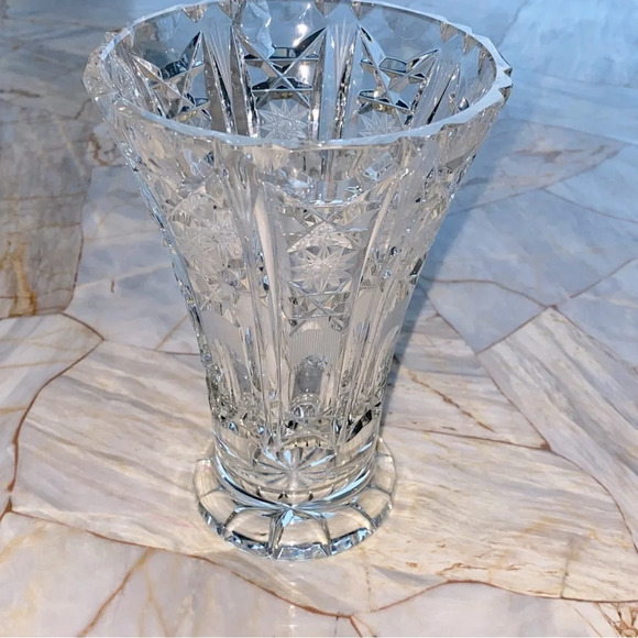 Gorgeous Stylish Modern Clear Glass Flower Vase - Picture 3 of 8